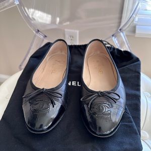 CHANEL Flats